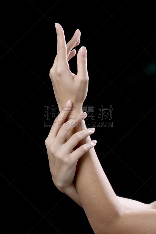 青年人,女人,手,分离着色,自然美,黑色背景,手腕,垂直画幅,美,干的