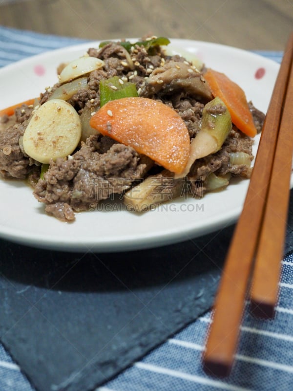 韩式烧牛肉,东方食品,烧肉,野餐烤牛肉,朝鲜的新年,韩国中秋节,韩国泡菜,酱油,饮食产业,筷子