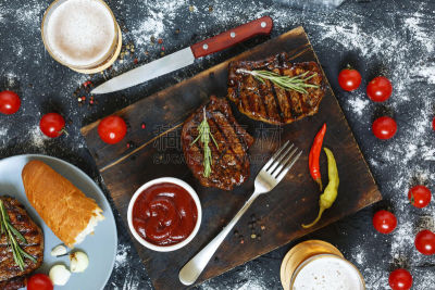 格子烤肉,西红柿,肉,酱汁,阿伯丁安格斯牛,牛排,奇米丘里辣酱,黑色,大蒜,透过窗户往外看