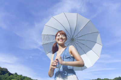 女人,阳伞,紫外线辐射,天空,仅一个女人,水平画幅,人,肖像,户外,仅成年人