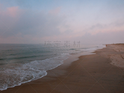 海滩,一个人,远距离,女性,北卡罗来纳,留白,宁静,水平画幅,沙子,赖茨维尔海滩