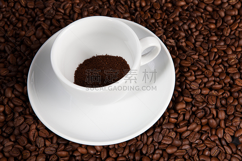 杯,研磨咖啡,烤咖啡豆,褐色,芳香的,水平画幅,无人,研磨食品,茶碟,组物体