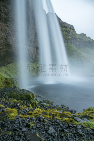 seljalandsfoss waterfall,冰岛国,寒冷,曙暮光,长的,云,黄昏,草,著名景点,河流