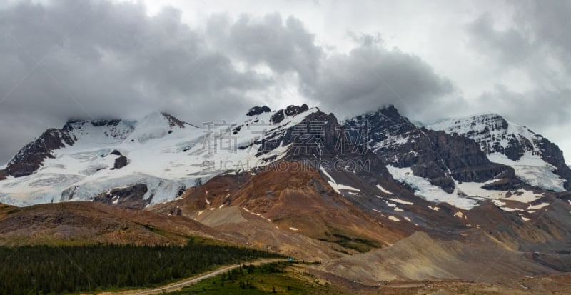 athabasca glacier,寒冷,云,雪,加拿大,加拿大落基山脉,罗伯逊山,岩石,户外,天空