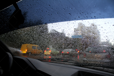 秋天,雨滴,天气,汽车,市区路,挡风玻璃,水平画幅,交通堵塞,无人,暴雨