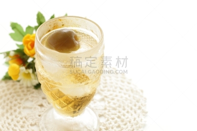 日本,梅酒,留白,水平画幅,高视角,水果,无人,玻璃杯,白色背景,冰
