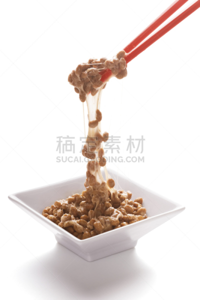 纳豆,筷子,垂直画幅,早餐,无人,膳食,白色背景,背景分离,大豆,影棚拍摄