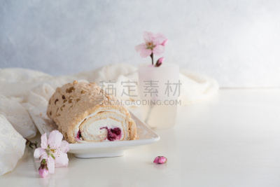 蛋白饼糕,小圆面包,蛋糕,肉卷,奶油干酪,图像,浆果,法式食品,花朵,春天