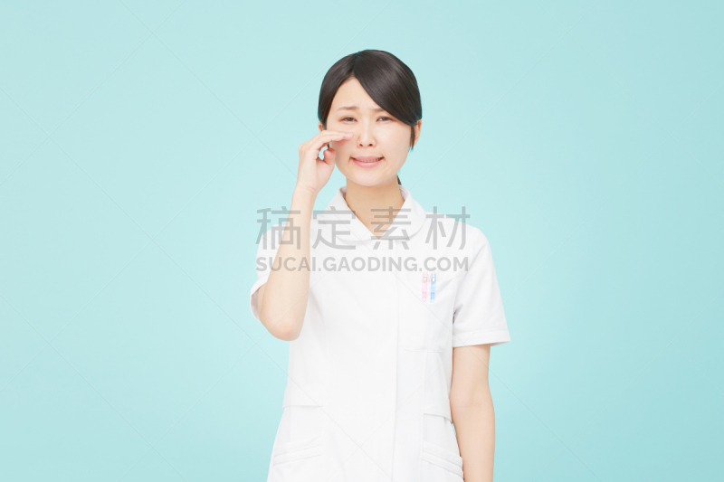 女人,日本,仅成年人,日本人,青年人,牙医助手,彩色背景,白色,乌青眼,美人
