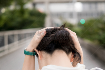 女商人,沮丧,眩晕的,人行横道,找工作,头痛,仅成年人,日本人,过度劳累,衬衫