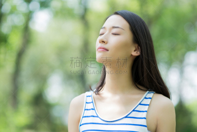 女孩,美,30到39岁,公园,风,水平画幅,美人,夏天,户外,仅成年人