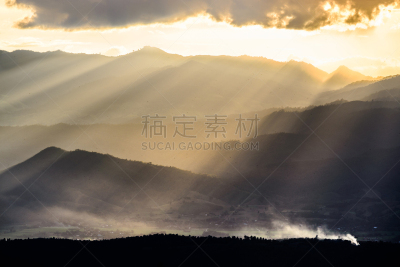 阳光光束,山,丁达尔效应,亭台楼阁,丘陵,清迈省,梯田,暴风雨,水平画幅,无人