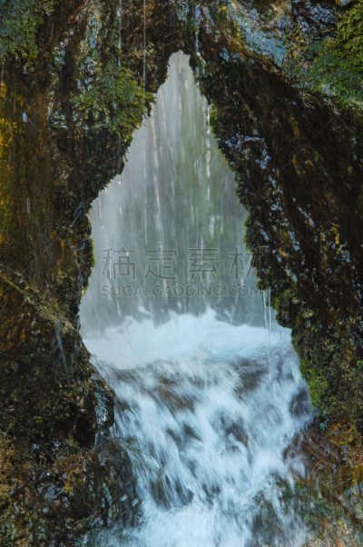 水,垂直画幅,褐色,绿色,岩石,瀑布,无人,喷泉,苔藓,湿
