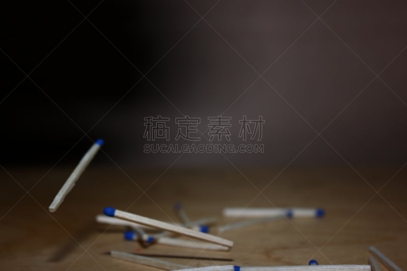 火柴,舞台,混沌,水平画幅,无人,超现实主义的,家庭生活,阴影,流动,活动