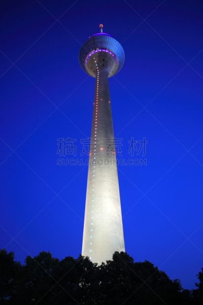 莱茵通讯塔,夜晚,杜塞尔多夫,杜赛尔多夫,垂直画幅,低视角,天空,北莱茵威斯特法伦州,旅游目的地