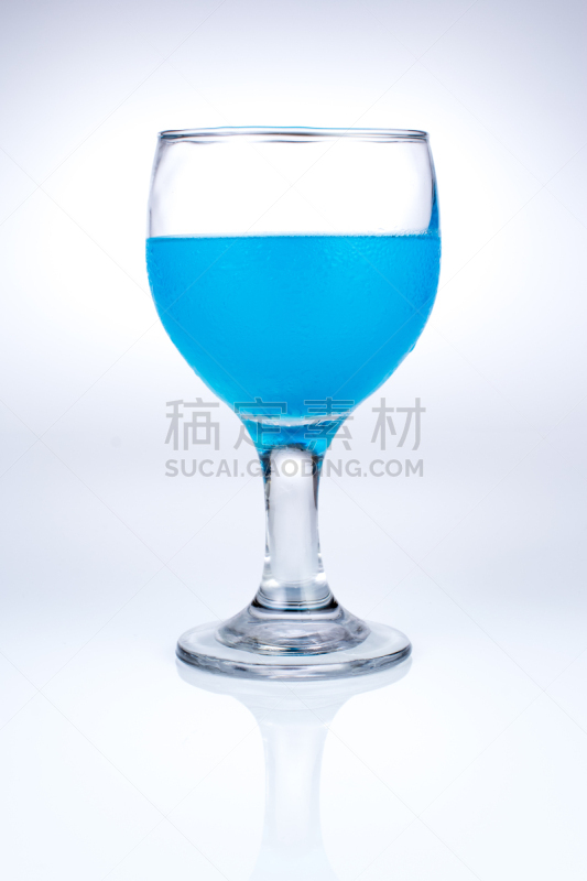 饮料,海洋,婴儿湿巾,饮水喷泉,垂直画幅,无人,蓝色,白色背景,液体,清新