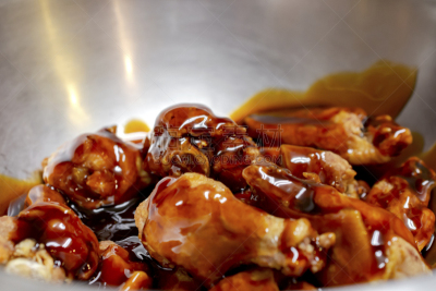 鸡翅,沙茶酱,格子烤肉,传统,芹菜,热,炸制食物,清新,香料,烤的