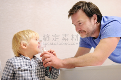 辅导讲座,儿子,幼儿,父亲,中老年人,面罩,鼻腔,支气管炎,哮喘吸入器