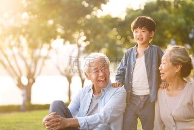 公园,户外,孙子,祖父母,乐趣,老年男人,坐在地上,家庭,孙辈,黄昏