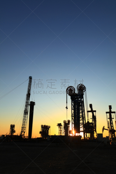 起重机,垂直画幅,天空,能源,无人,建筑设备,制造机器,拔牙钳,工业,工程