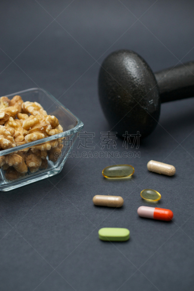 素食,举重训练,蔬菜捞面,垂直画幅,留白,维生素,健康,营养品,生活平衡,活力