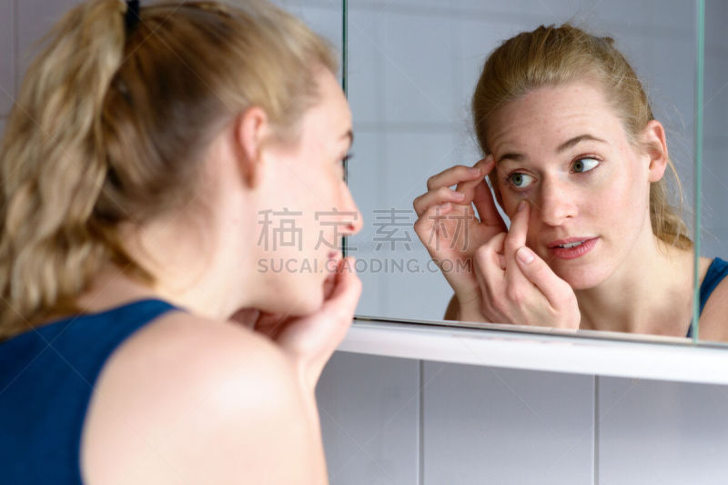 镜子,看,青年女人,美,水平画幅,衰老过程,美人,浴室,古老的,疲劳的