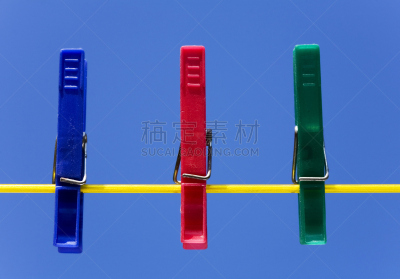 图钉,天空,旋转晾衣绳,水平画幅,无人,家庭生活,户外,塑胶,线绳,特写