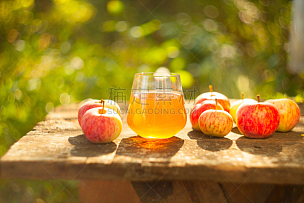 苹果汁,桌子,玻璃杯,水平画幅,素食,无人,生食,维生素,果汁,乡村风格