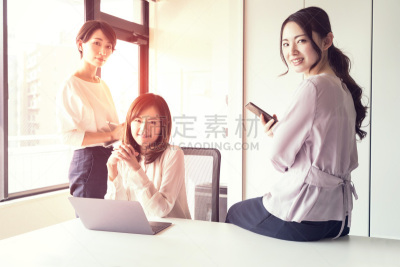青年人,女人,办公室,积极行动,朝鲜民族,新创企业,日本人,设计师,平板电脑,高视角