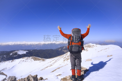 山,徒步旅行,背包,冬天,穿雪鞋走路运动,雪鞋,水平画幅,雪,风险,旅行者