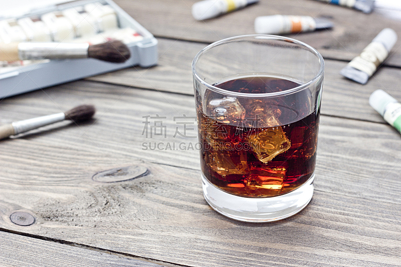 威士忌,冰块,褐色,涂料管,水平画幅,形状,无人,含酒精饮料,材料,烟灰缸