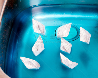 小的,钢铁,大量物体,纸船,水,洞,客船,水平画幅,工业船,无人