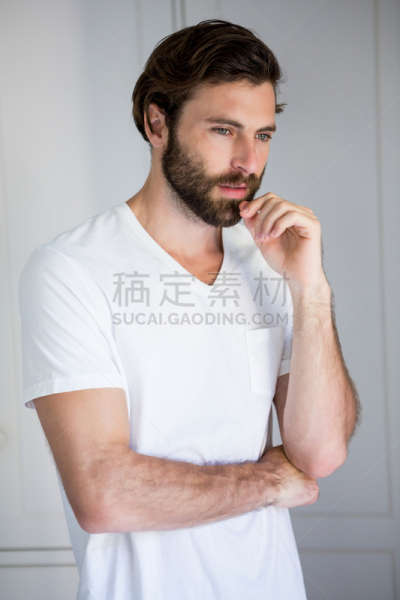 卧室,男人,压力,垂直画幅,休闲活动,家庭生活,仅男人,仅成年人,居住区,站
