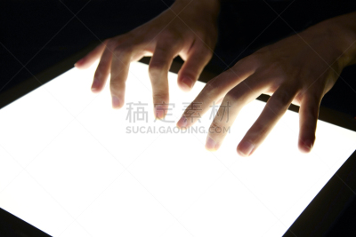 人,药丸,闪亮的,按键区,留白,水平画幅,手,手指,环境