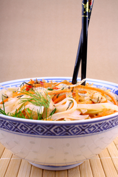 鸡肉,筷子,米粉,垂直画幅,胡萝卜,胡椒,特写,红辣椒,开胃酱,东方食品