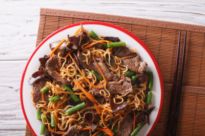 特写,牛肉,蔬菜,捞面,油煎虾面,姆斯堂自治区,餐垫,席子,胡萝卜,水平画幅