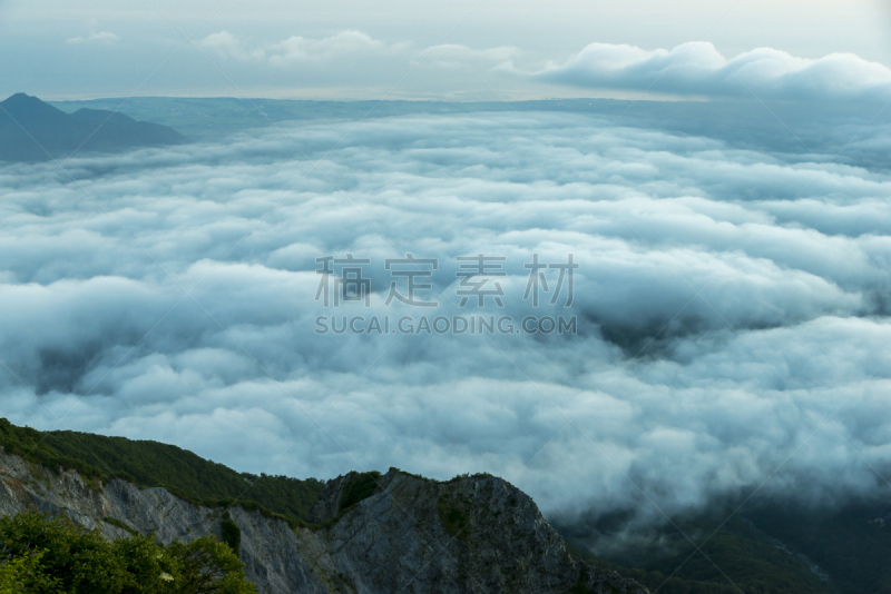 Sea ​​of ​​clouds in Mount Daisen. (Tottori, Japan)