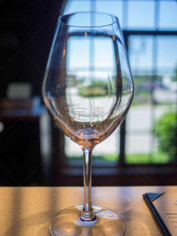 葡萄酒厂,葡萄酒杯,空的,等,灶台,平衡折角灯,未来,垂直画幅,葡萄酒