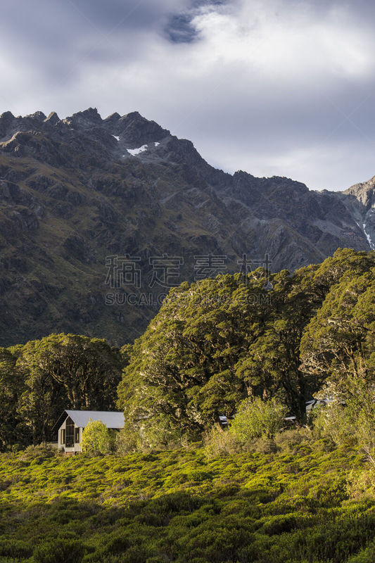 路特本步行道,阿斯匹林山,新西兰,霍利福德河谷,瓦卡迪普湖,奥塔哥地区,垂直画幅,天空,暴风雨,无人