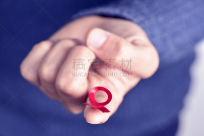 艾滋病,男人,艾滋病警示丝带,世界艾滋病日,艾滋病病毒,机敏,水平画幅,人体,手,健康保健