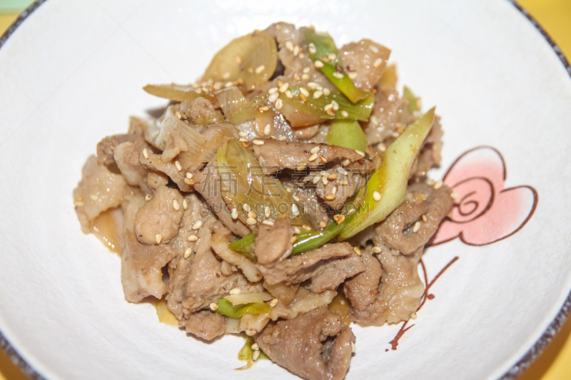 韩国食物,韩式烧牛肉,餐具,格子烤肉,水平画幅,膳食,韩国小菜,肉,晚餐,长柄煎锅