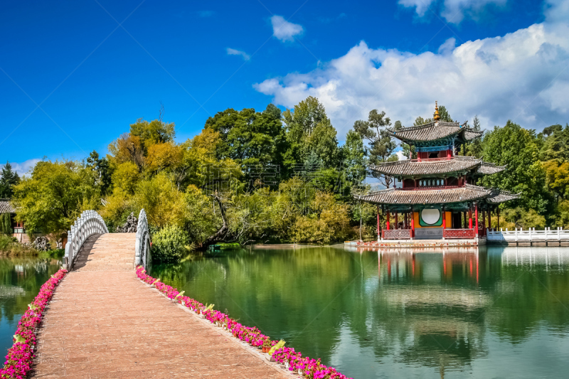 丽江黑龙潭景区,纳西族,水平画幅,建筑,无人,户外,湖,云南省,池塘,丽江