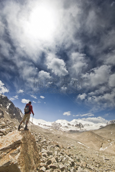 山,男人,悬崖,杆,自然,垂直画幅,天空,地形,雪,站