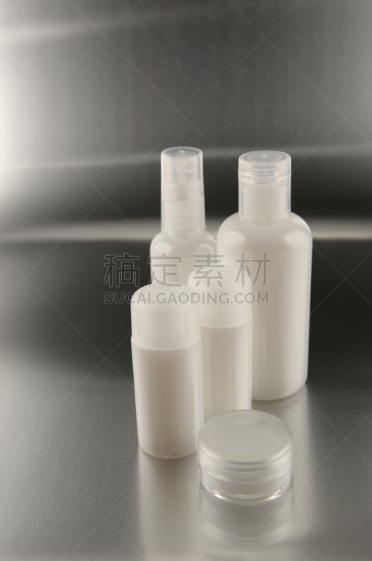 化妆用品,容器,空白的,银色背景,喷雾瓶,润唇膜,垂直画幅,美,留白,彩妆