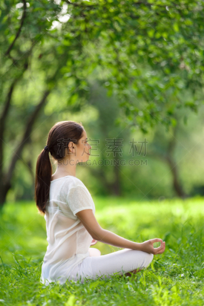自然美,女孩,垂直画幅,美,禅宗,公园,健康,夏天,户外,白人