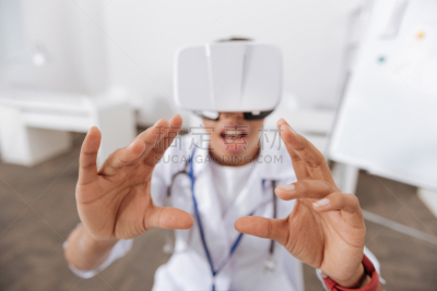 选择对焦,手,自我牺牲,3d眼镜,可穿戴设备,安防系统,多重任务,体育比赛,未来