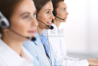 耳麦,呼叫中心,女商人,人群,总机人员,自然美,焦点,商务,女人,青年女人