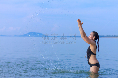 水,女人,进行中,天空,水平画幅,形状,符号,单身母亲,巨大的,椰子树