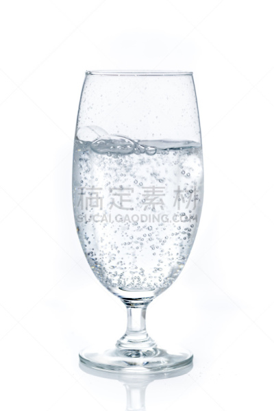 碳酸饮料,饮料,寒冷,弹珠汽水,苏打,白色背景,背景分离,透明,垂直画幅,玻璃杯
