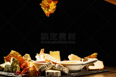 个性,盘子,奶酪,切片食物,拿着,动物,人,遮住脸,华贵,饮食产业